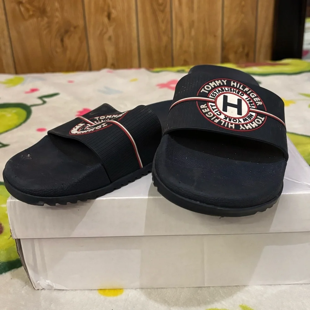 Sandals - Picture 1 of 3